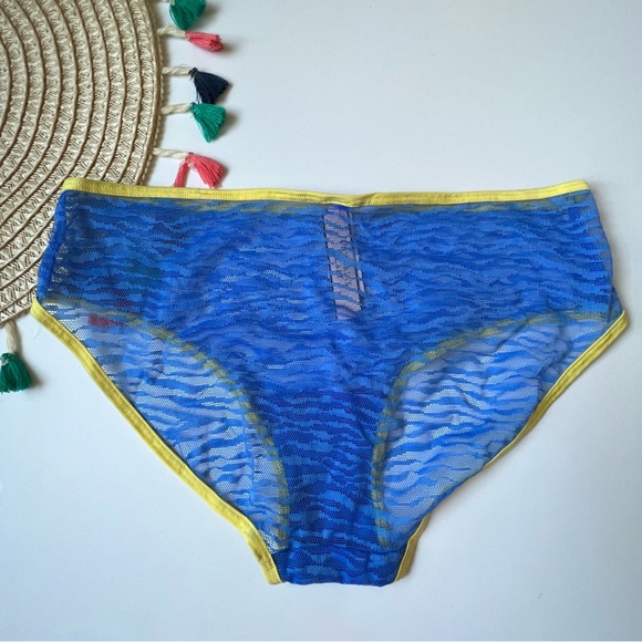 Victoria's Secret VTG Extra Low Rise Mesh Hiphugger Panty Blue Zebra Stripe M - Picture 2 of 3